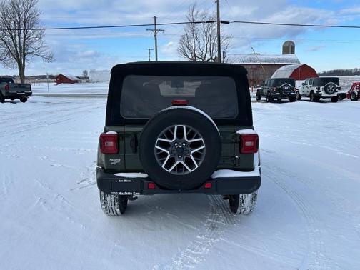 2024 Jeep Wrangler 4-Door Sahara 4x4
