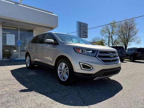 Tan 2018 Ford Edge SEL
