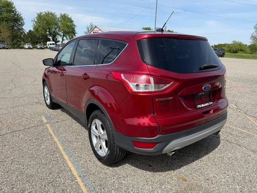Ruby Red Metallic Tinted Clearcoat 2016 Ford Escape SE