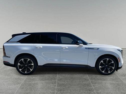 2025 Cadillac Escalade IQ 2