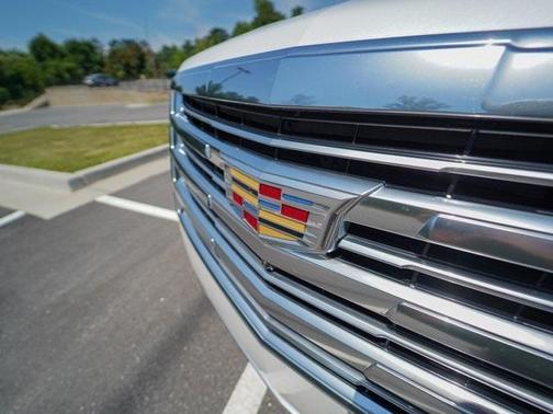 Photo 4 of 52 of 2017 Cadillac Escalade ESV Platinum