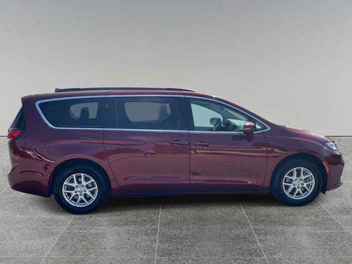 2022 Chrysler Pacifica Touring-L