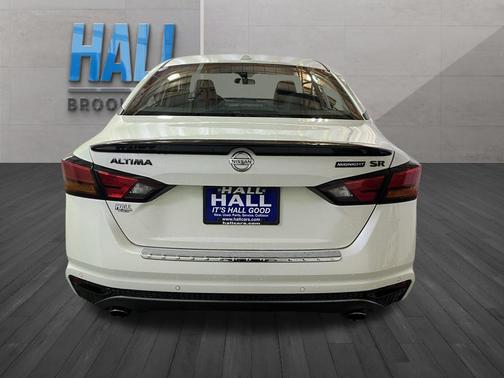 2022 Nissan Altima SR FWD