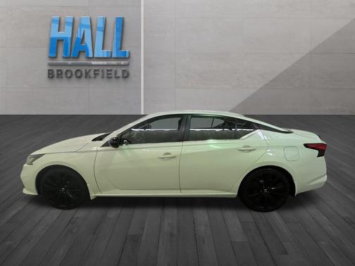 2022 Nissan Altima SR FWD