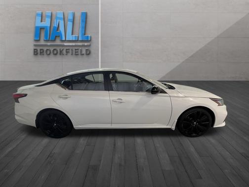 2022 Nissan Altima SR FWD