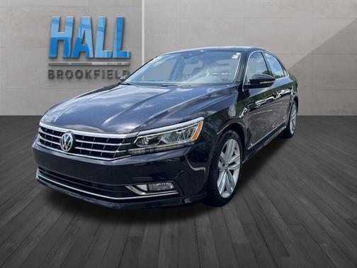 Deep Black Pearl Metallic 2018 Volkswagen Passat 2.0T SEL Premium