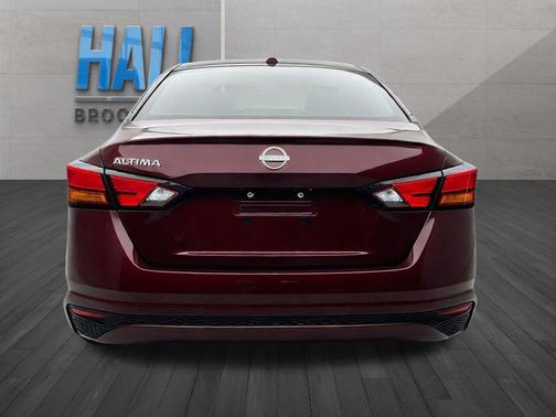 Garnet Pearl Metallic 2025 Nissan Altima 2.5 SV