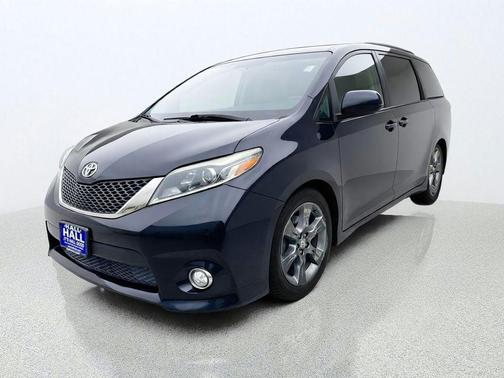 Midnight Black Metallic 2016 Toyota Sienna SE
