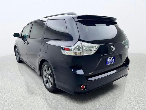 Midnight Black Metallic 2016 Toyota Sienna SE