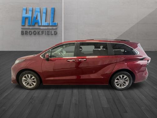 2022 Toyota Sienna XLE