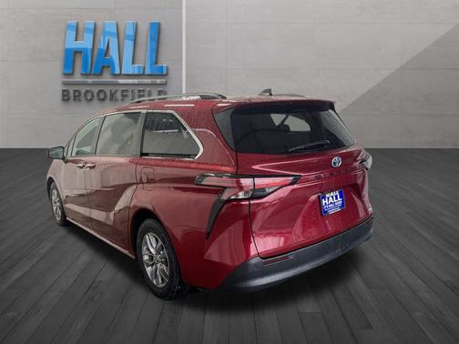 2022 Toyota Sienna XLE