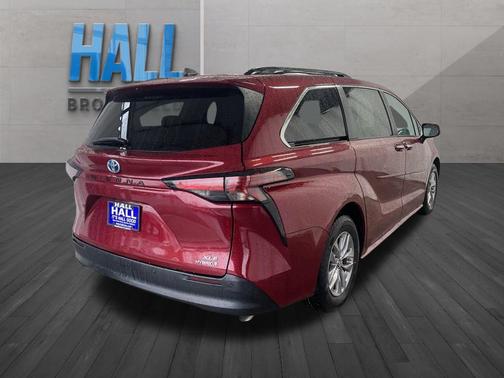 2022 Toyota Sienna XLE