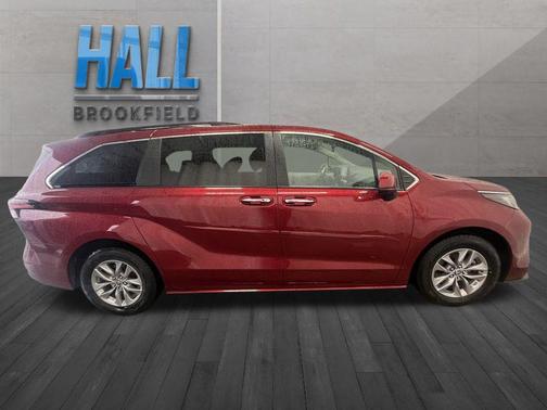 2022 Toyota Sienna XLE