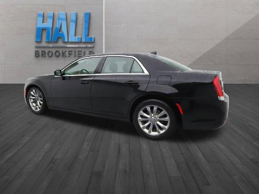Gloss Black 2019 Chrysler 300 Touring