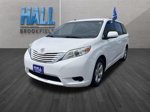 Super White 2016 Toyota Sienna LE
