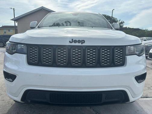 Bright White Clearcoat 2017 Jeep Grand Cherokee Altitude