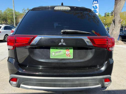 2018 Mitsubishi Outlander ES