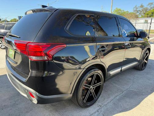 2018 Mitsubishi Outlander ES