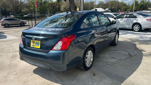 Bleu 2017 Nissan Versa S