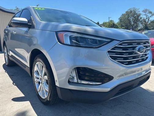 Iconic Silver Metallic 2022 Ford Edge Titanium