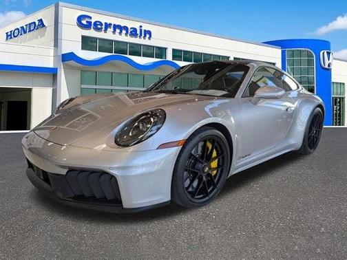 2025 Porsche 911 Carrera 4 GTS