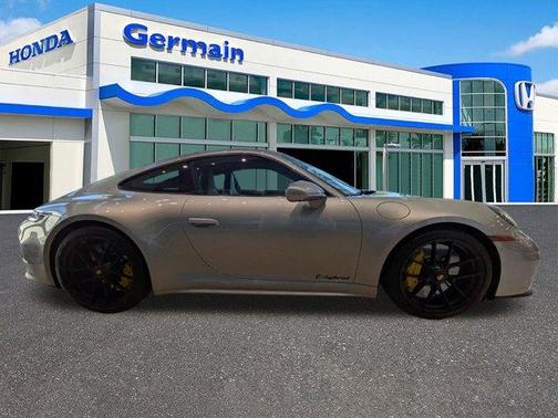 2025 Porsche 911 Carrera 4 GTS