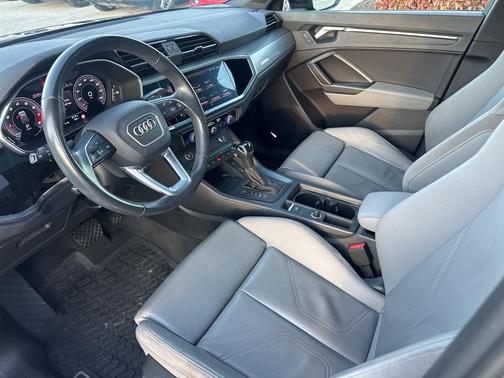 2021 Audi Q3 45 S line Premium