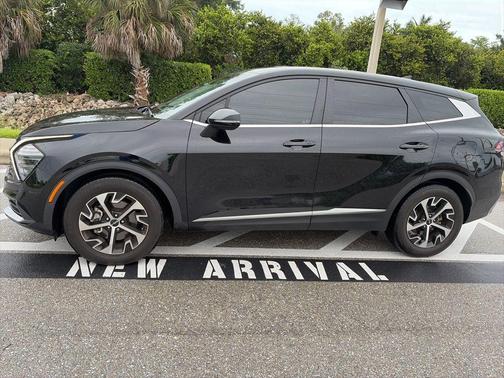 Ebony Black 2024 Kia Sportage EX