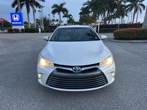 2016 Toyota Camry Hybrid XLE