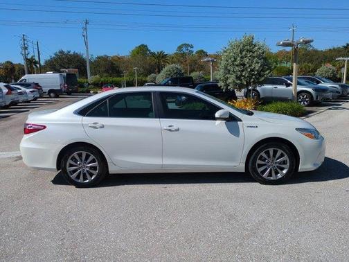 2016 Toyota Camry Hybrid XLE
