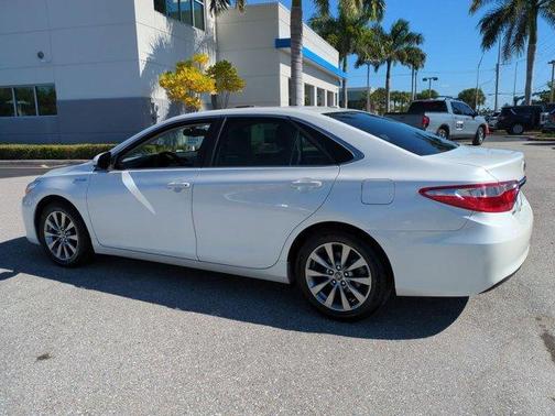 2016 Toyota Camry Hybrid XLE
