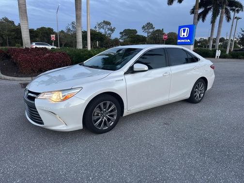 2016 Toyota Camry Hybrid XLE