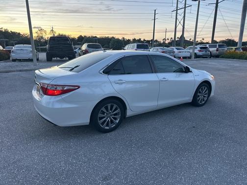 2016 Toyota Camry Hybrid XLE