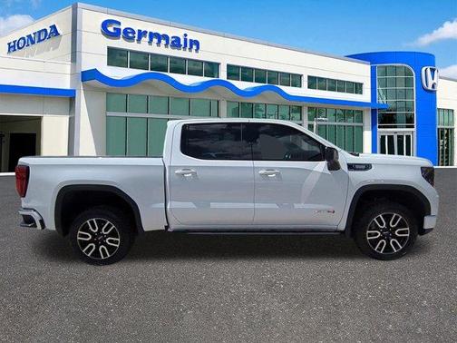 Summit White 2025 GMC Sierra 1500 AT4