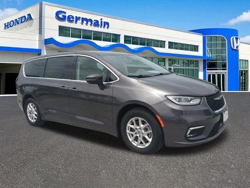 2023 Chrysler Pacifica Touring-L