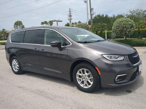 2023 Chrysler Pacifica Touring-L