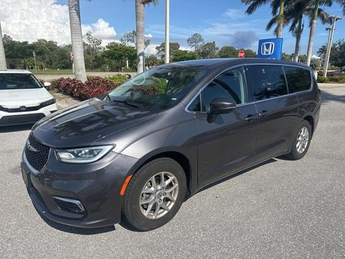 2023 Chrysler Pacifica Touring-L