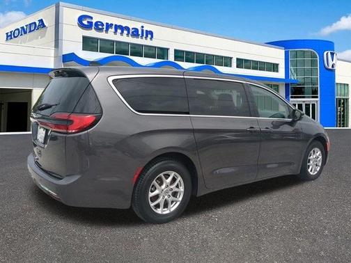 2023 Chrysler Pacifica Touring-L