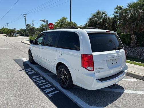 Bright White Clearcoat 2016 Dodge Grand Caravan R/T