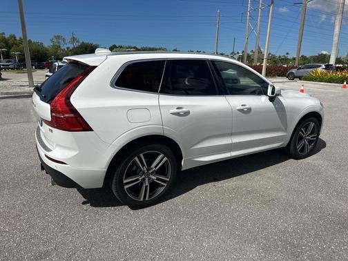 2021 Volvo XC60 T5 Momentum