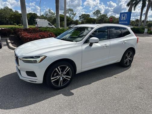 2021 Volvo XC60 T5 Momentum