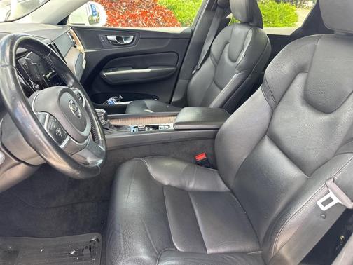2021 Volvo XC60 T5 Momentum