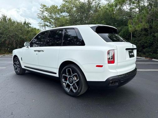 Arctic White 2023 Rolls-Royce Cullinan