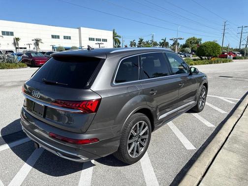 Samurai Gray Metallic 2022 Audi Q7 45 Premium Plus