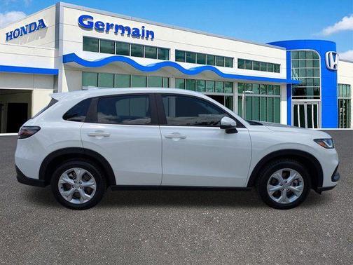 Platinum White Pearl 2023 Honda HR-V LX