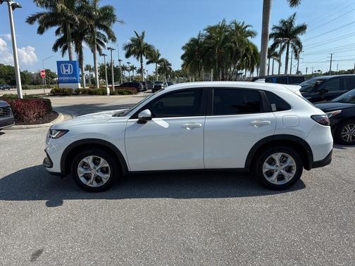 White 2023 Honda HR-V LX