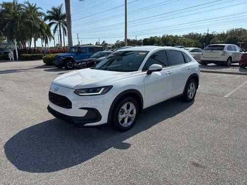 White 2023 Honda HR-V LX