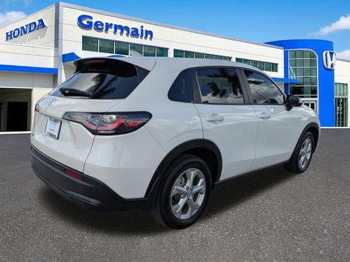 White 2023 Honda HR-V LX