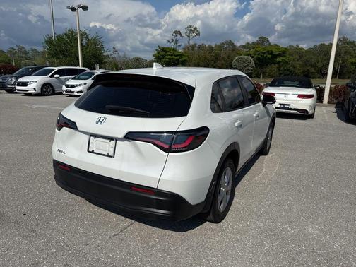 White 2023 Honda HR-V LX