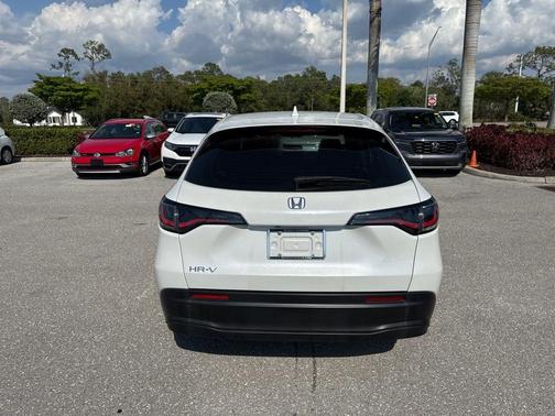 White 2023 Honda HR-V LX